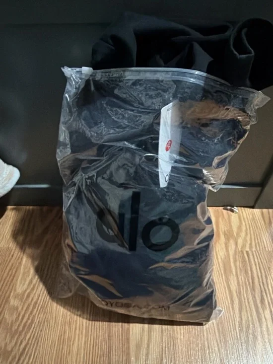 ALO Yoga Black Men's Sweatpants & Joggers Set - Picture 2 of 5